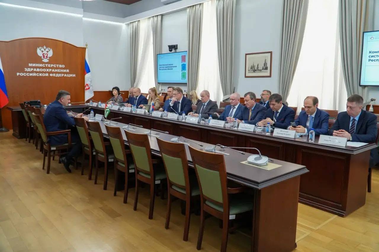 В рамках рабочей поездки Министра здравоохранения Республики Абхазия Астамура Гуния в Российскую Федерацию 21 сентября 2026 года в Москве состоялась рабочая встреча с Министром здравоохранения Российской Федерации Михаилом Мурашко