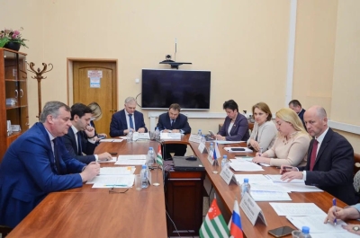 Министр здравоохранения Эдуард Бутба встретился с первым заместителем министра здравоохранения Российской Федерации Виктором Фисенко.