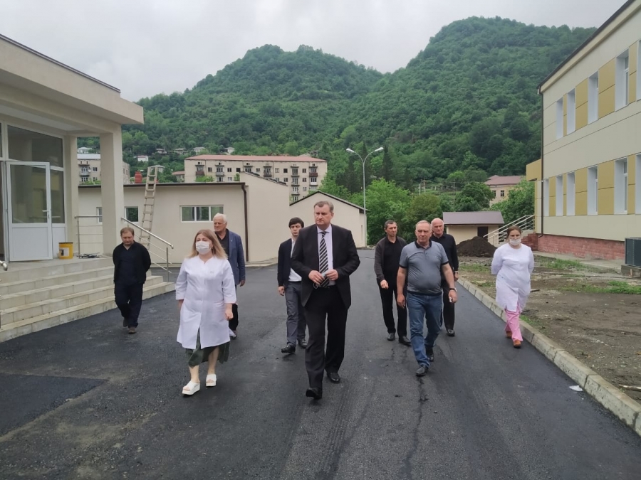 Министр здравоохранения посетил медучреждения Восточной Абхазии